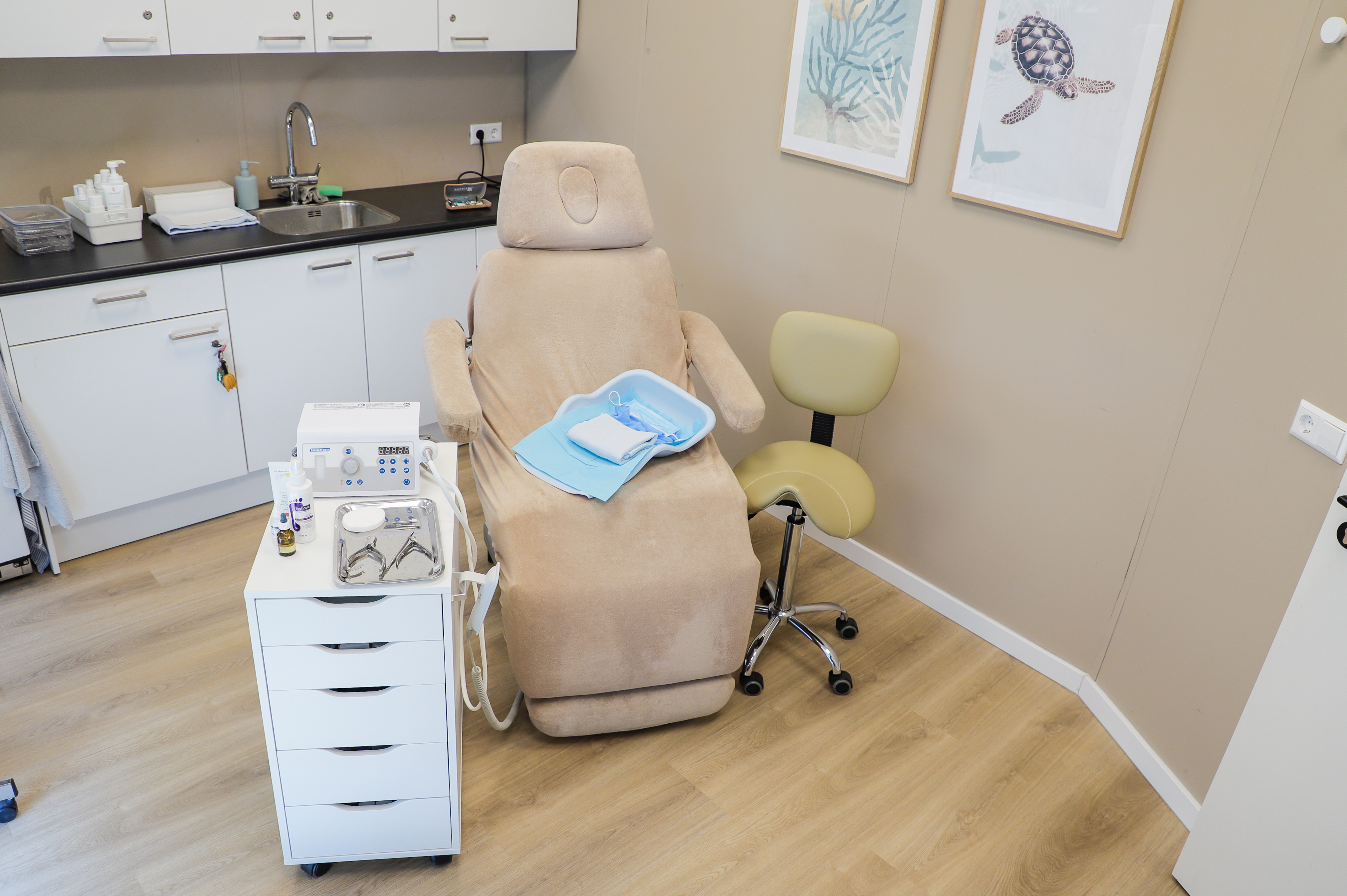 Pedicure-instrumenten en behandelmateriaal in de praktijk